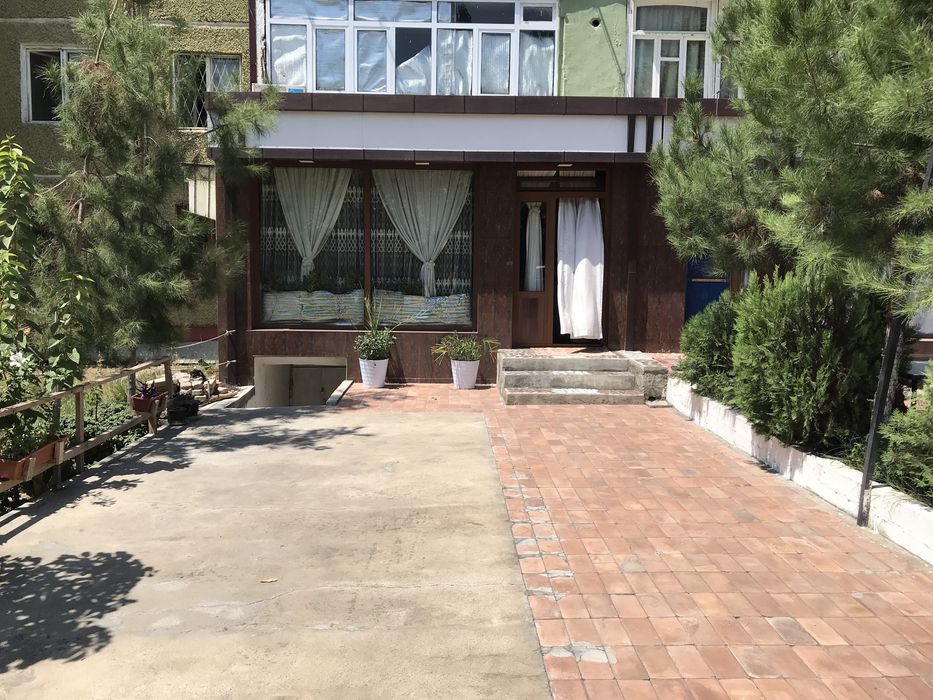 Biznes uchun qulay joy sotiladi.