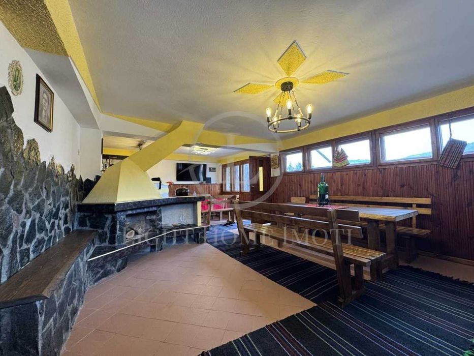 Реф. 2884 Отремонтирана Двуетажна къща с гараж и двор с. Павелско