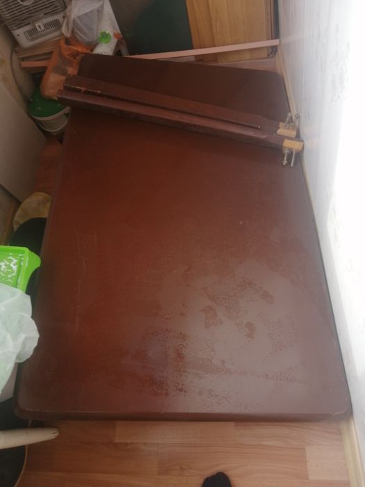 Продам стол обеденный