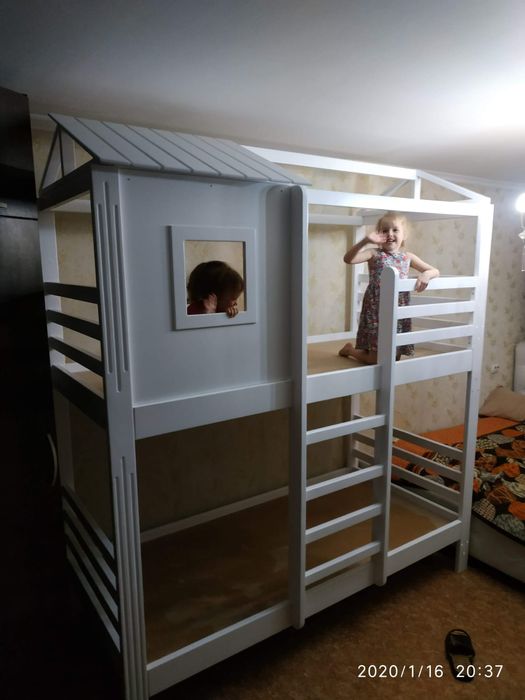 Кровать двухярусная детская домик матрас