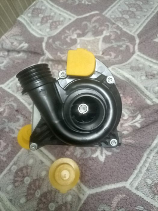 Продам помпу БМВ