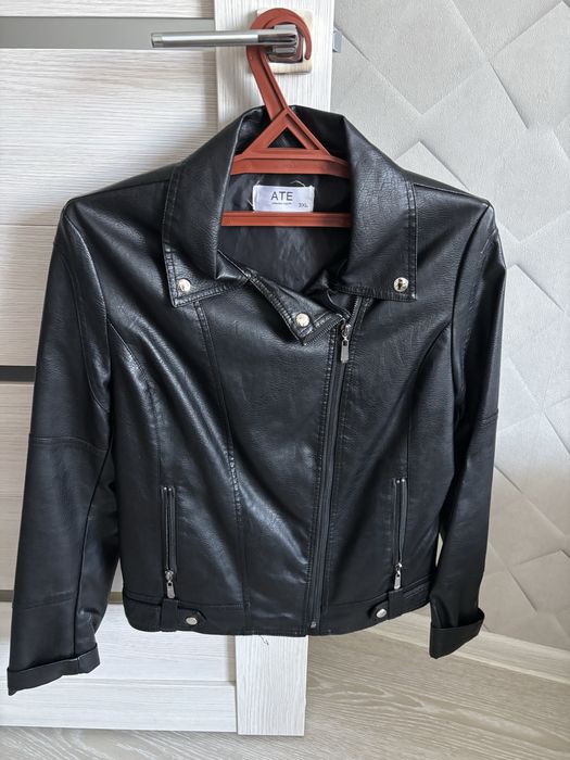 Продам коженую куртку