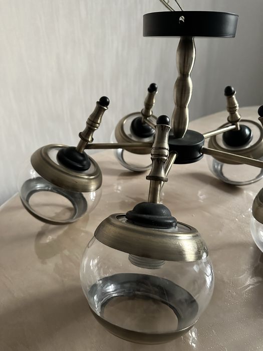 Продам современую  люстру