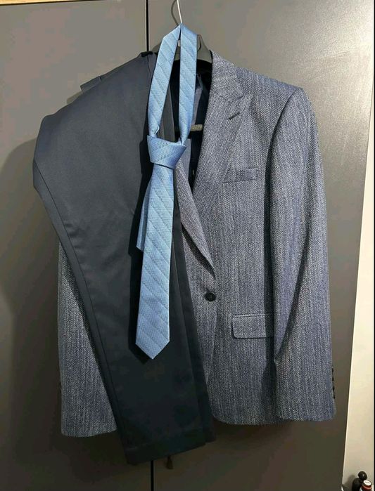 Офицялен мъжки костюм