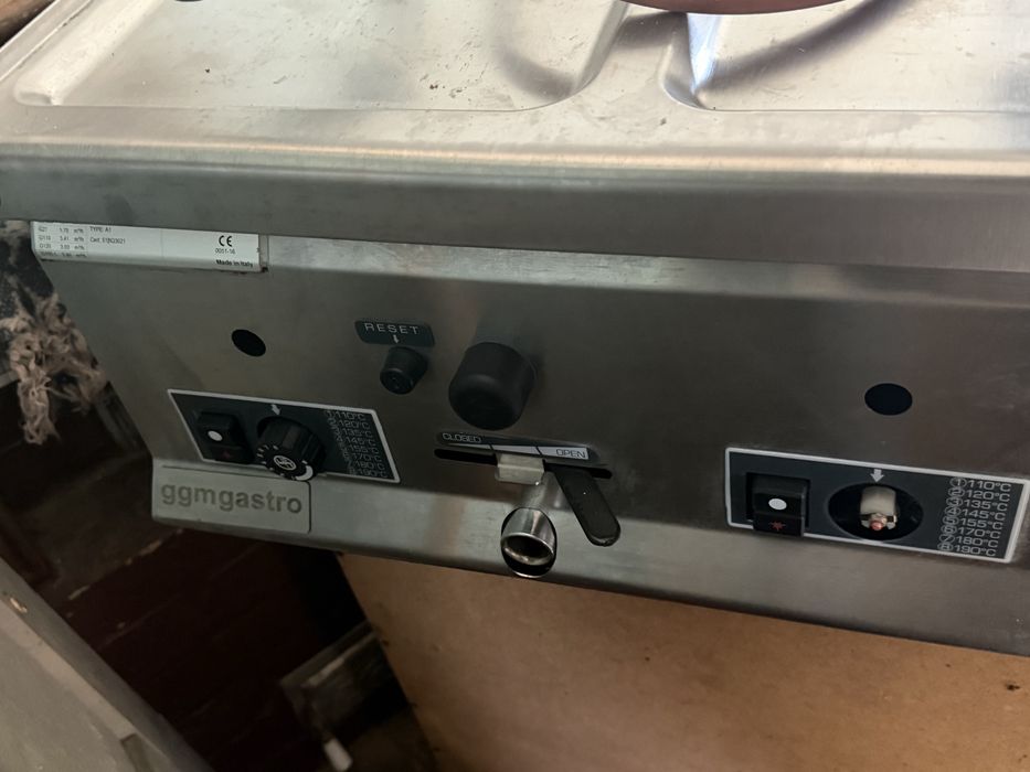 Friteuza profesionala din inox pe gaz.
