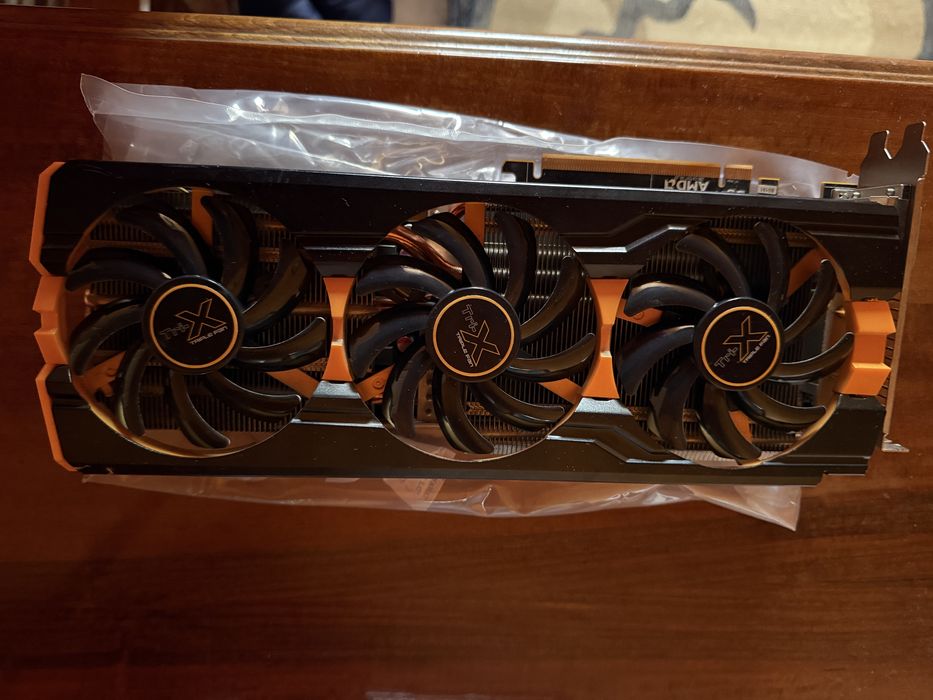 Placa video Radeon R290 4 gb cu 512 biti