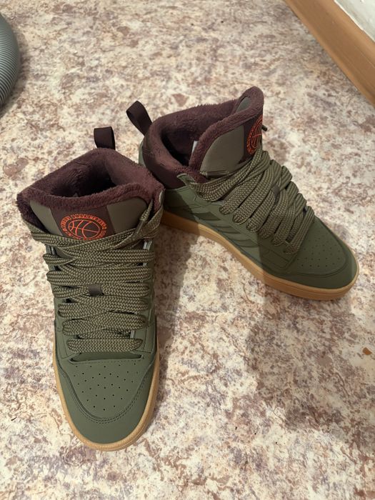 Адидас хупс.