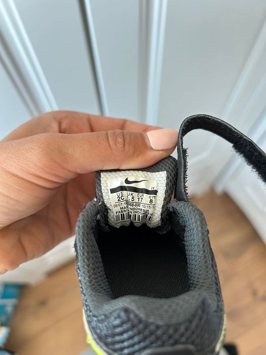 Маратонки Nike номер 17