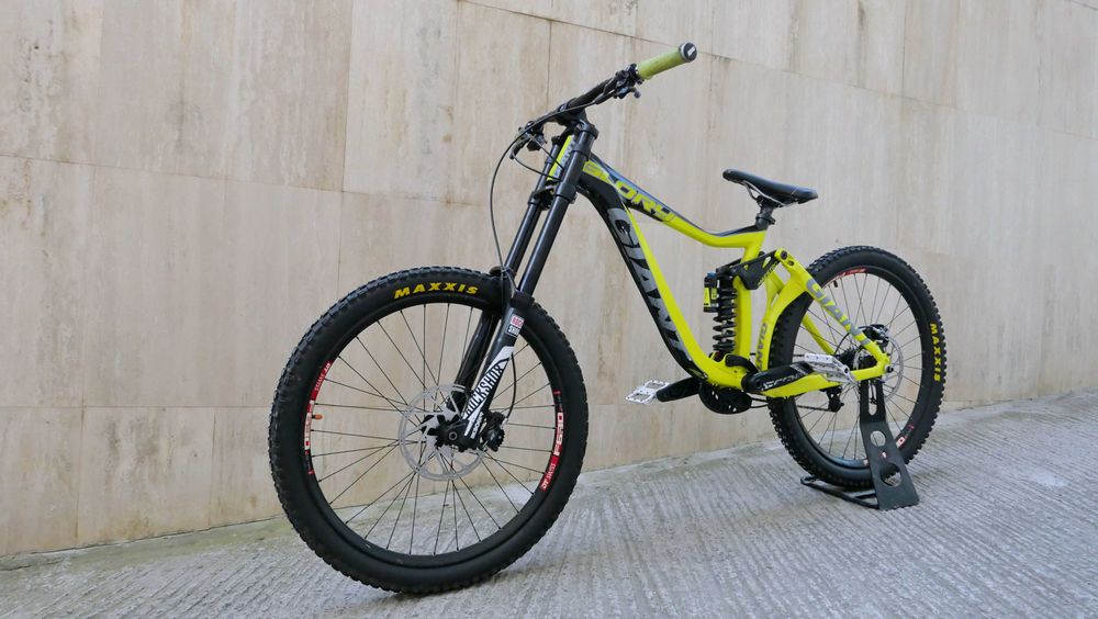 Giant Glory 2 DownHill, Boxxer RC, DT Swiss 350, FR630, XT