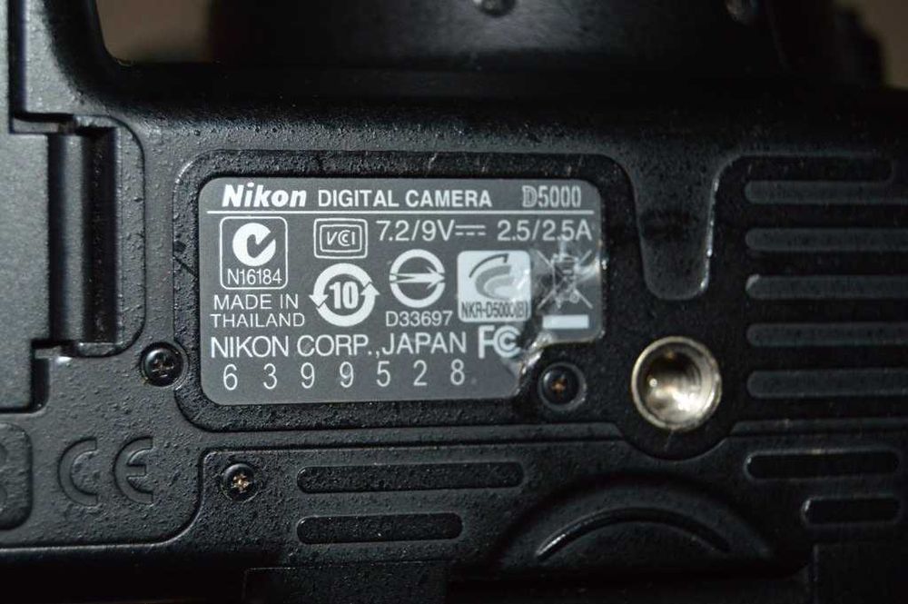 Foto DSLR Nikon D5000 + obiectiv 18-55 Nikkor VR DX citeste anunt