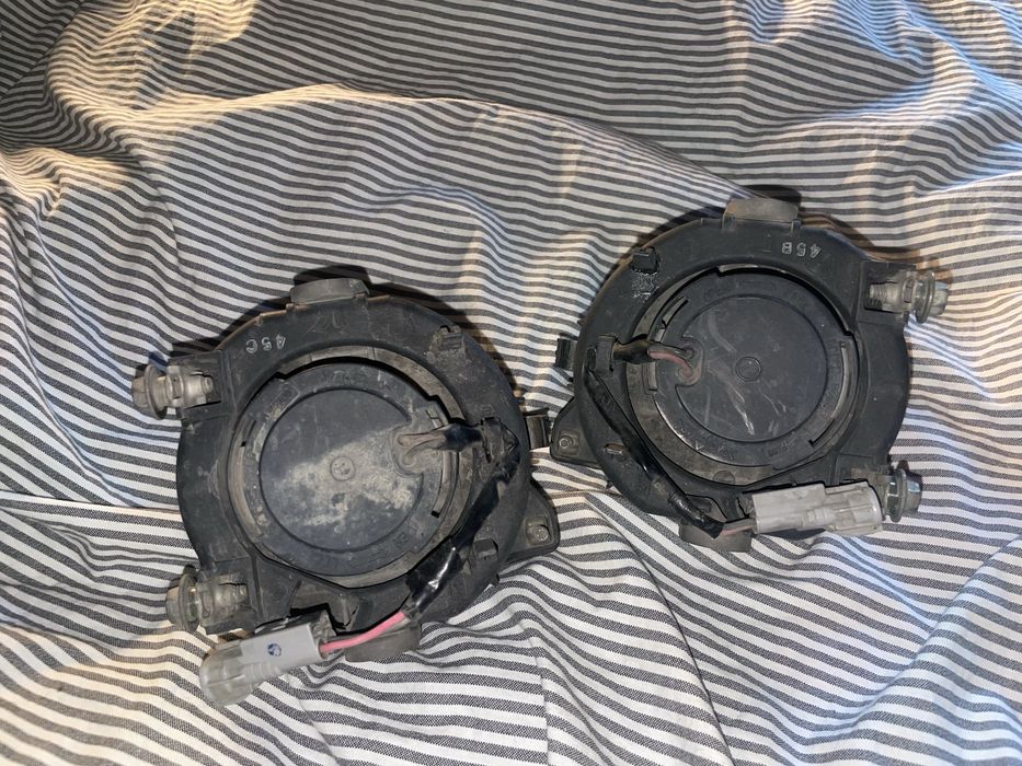 Противотуманные фары Subaru Outback 2000 года