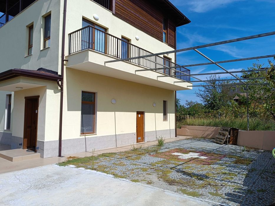 Дава се под наем Къща в Варна, Център - 330 кв.м за 1500 € - Снимка #23