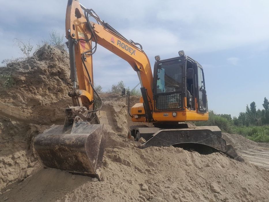 Ekskavator rodex x77 sotiladi srochna