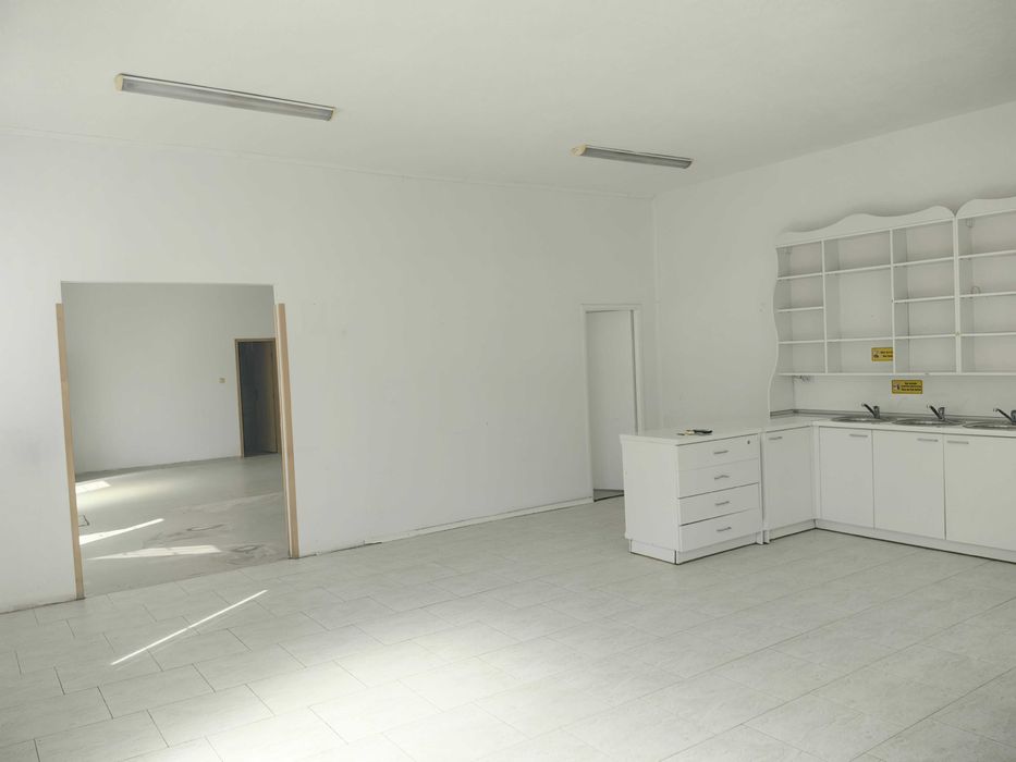 Дава се под наем Склад в с. Труд, Област Пловдив - 120 кв.м за 408 € - Снимка #1