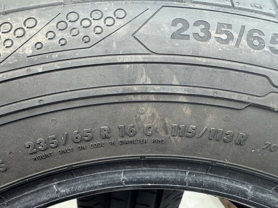 Гуми за бус 235 65 16C Continental