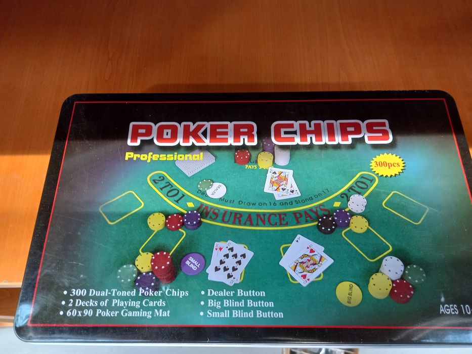 Set poker 300 jetoane imprimate, 3 gr. Panza verde pentru joc. Nou!