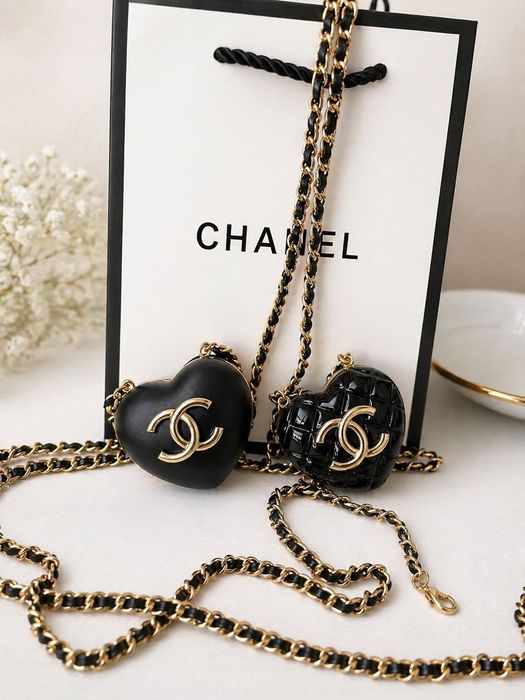 CHANEL аксесоар чантичка