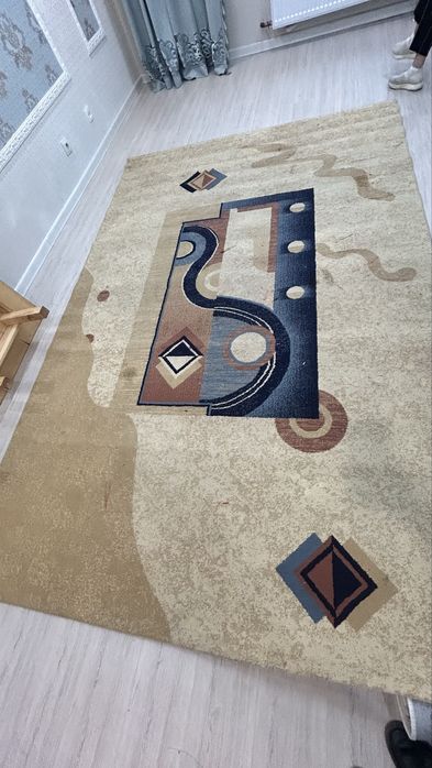 Продам ковер ( нужно только постирать )