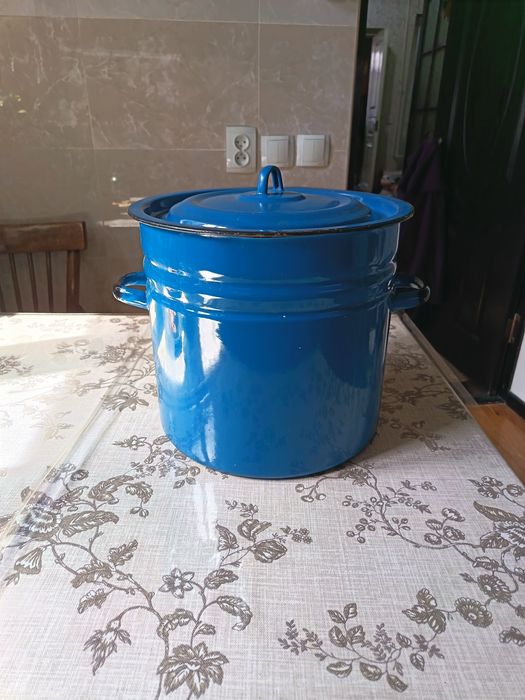 Эмалированная кастрюля советская