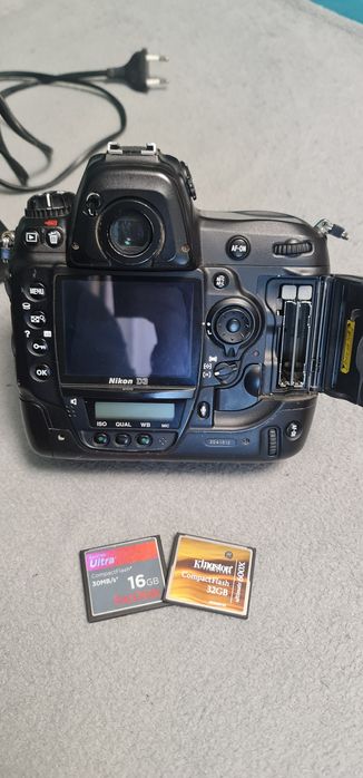Nikon d3 stare buna body , 2 carduri , 3 acumulatorii, incarcator 200k cadre