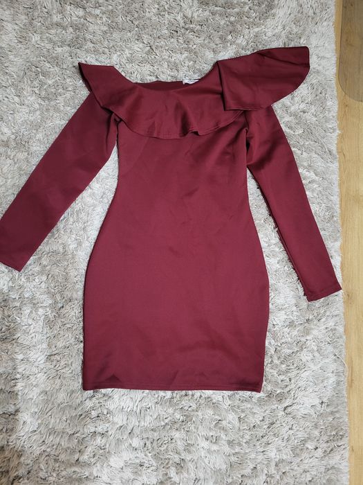 Червена елегантна рокля