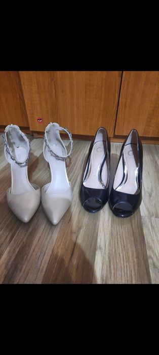 Pantofi  cu toc nr 39