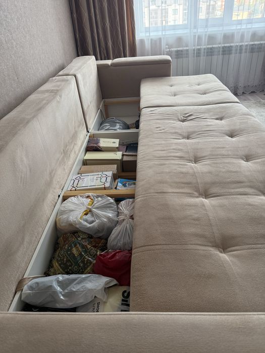 Продам диван , длина 3 метра .