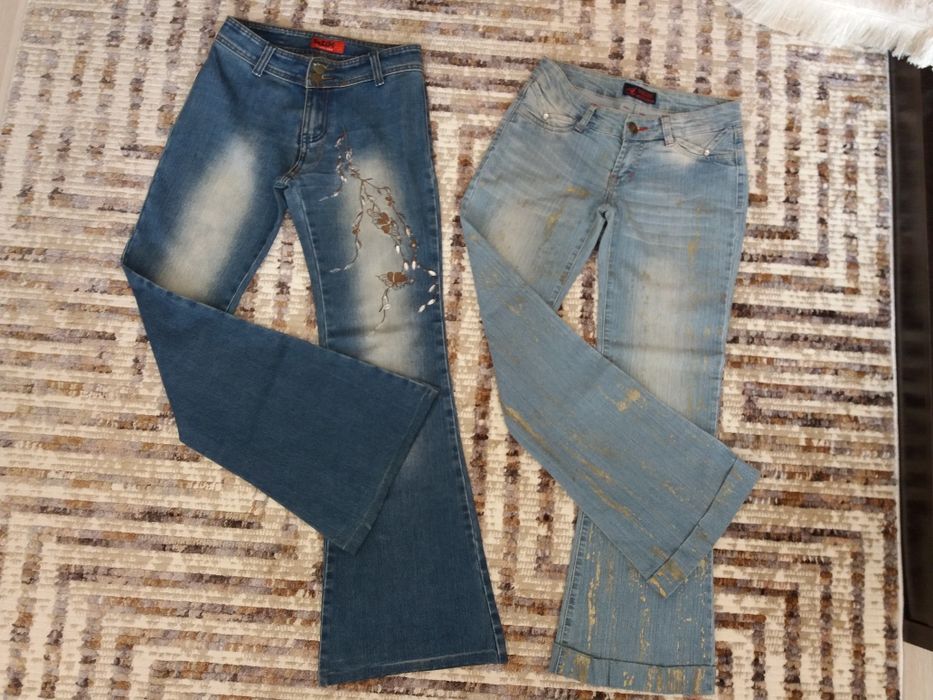 Срочно! Джинсы расклешеные  44 разм. наш на стройную девушку.