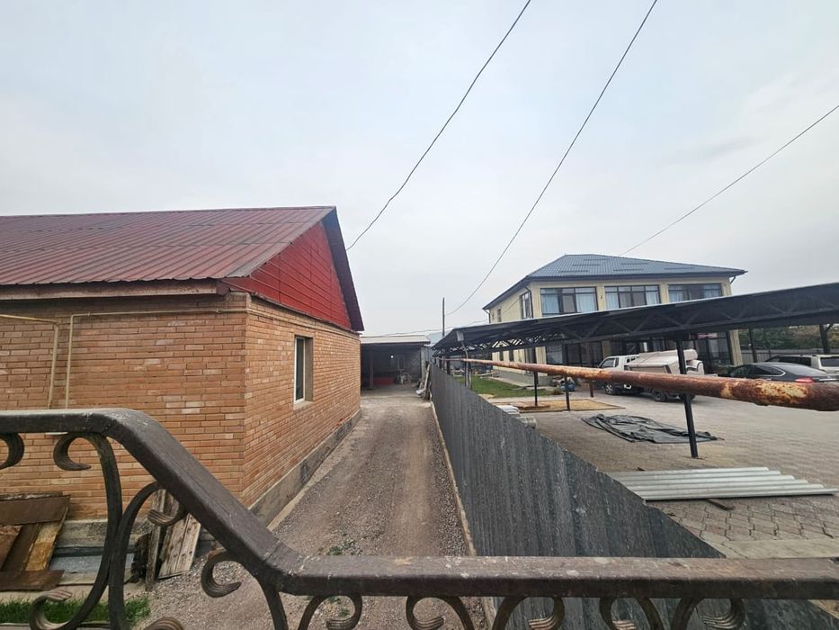 Дом с мебельным цехом