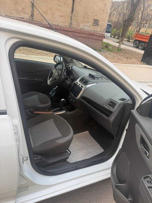 Продам кобалт ат 2022 год цвет белый,  метан