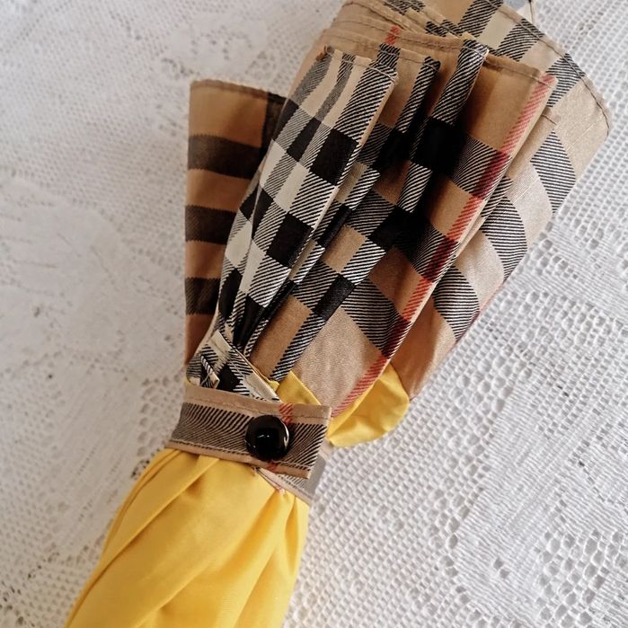 Burberry. Чадър.