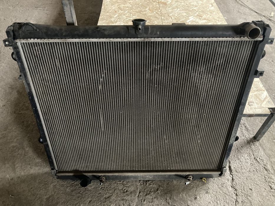 Радиатор LC 200 бу