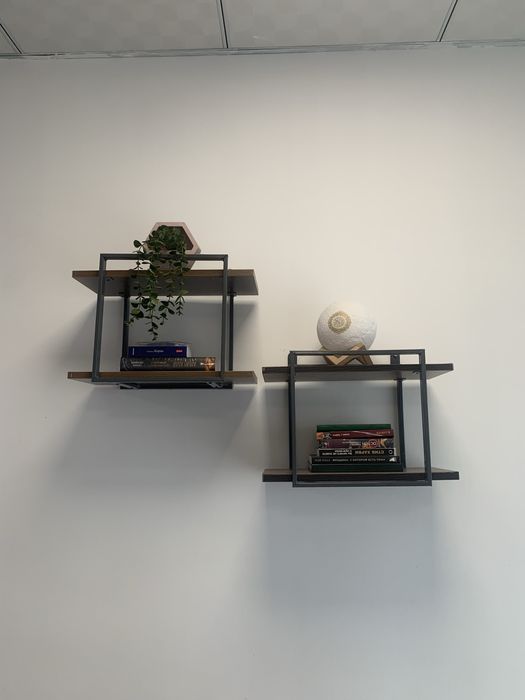 Столы, полоки, вешалка