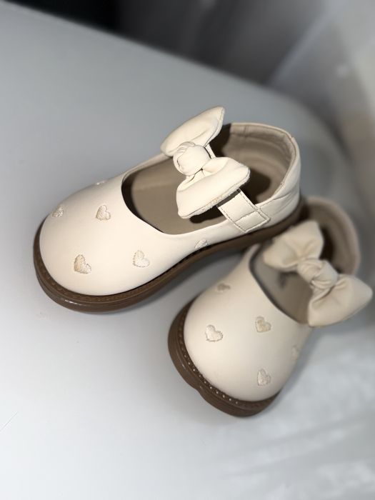 Продам детские туфли