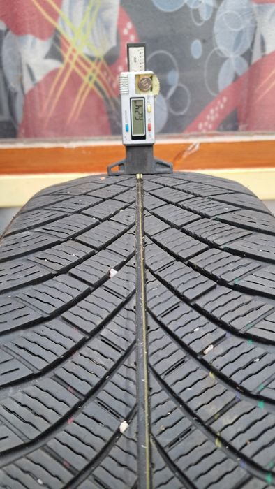 2 бр всесезонни гуми 215 55 17