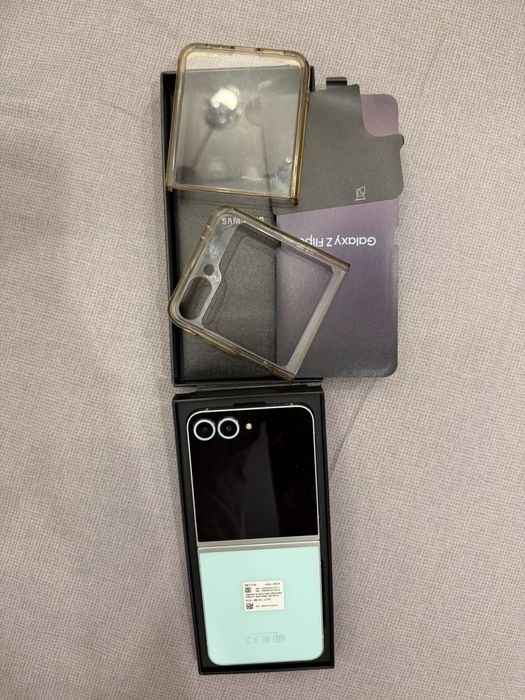 Samsung Galaxy Z Flip 6