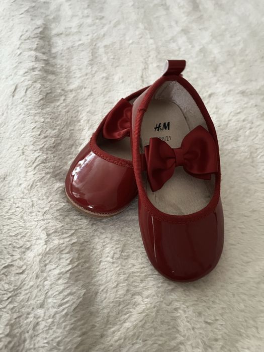 •	Pantofi bebe mărimea 20, roșii, aproape noi