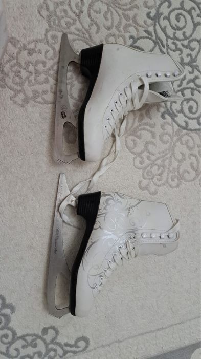 Продам коньки женские