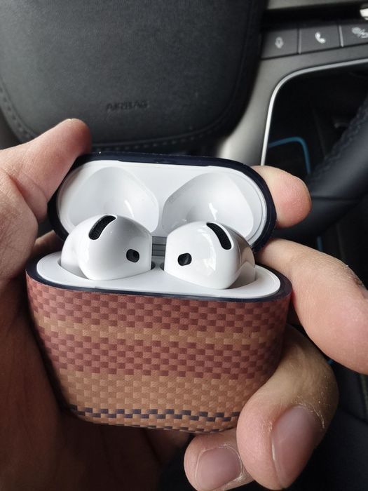Продам Apple Airpods 4 в новом состоянии, мало использованный фулл ком