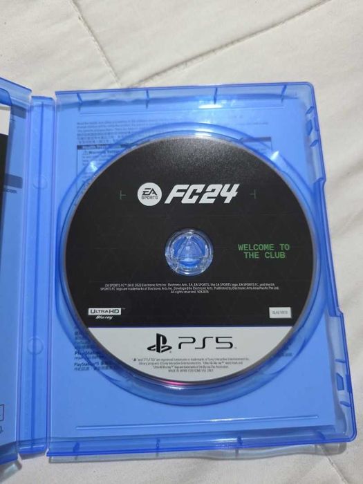 Vand FC24 PS5, ca nou