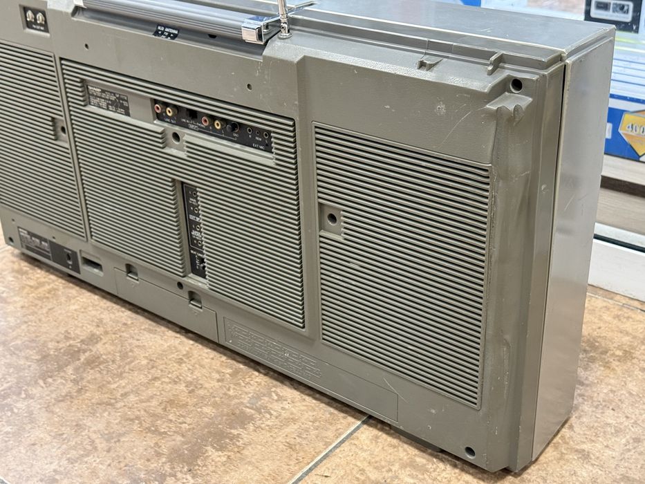 Sharp GF 777  Японская стереомагнитола 1982 года