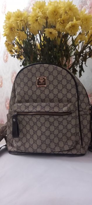 Школьная сумка .