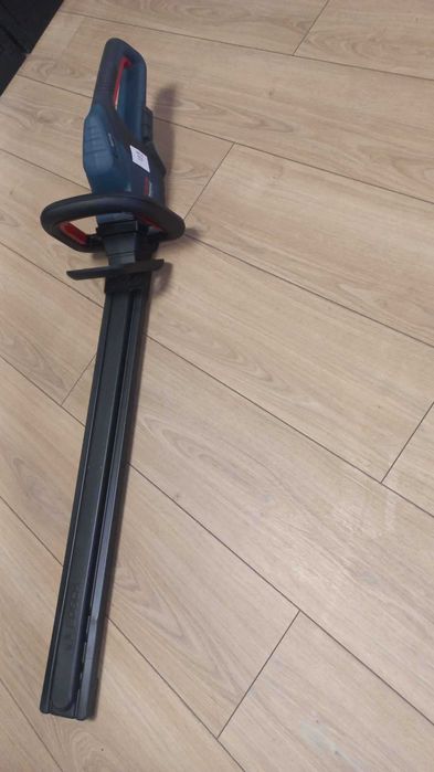 RESIGILAT Foarfeca pentru gard viu Bosch GHE 18V-60 fara acumulator