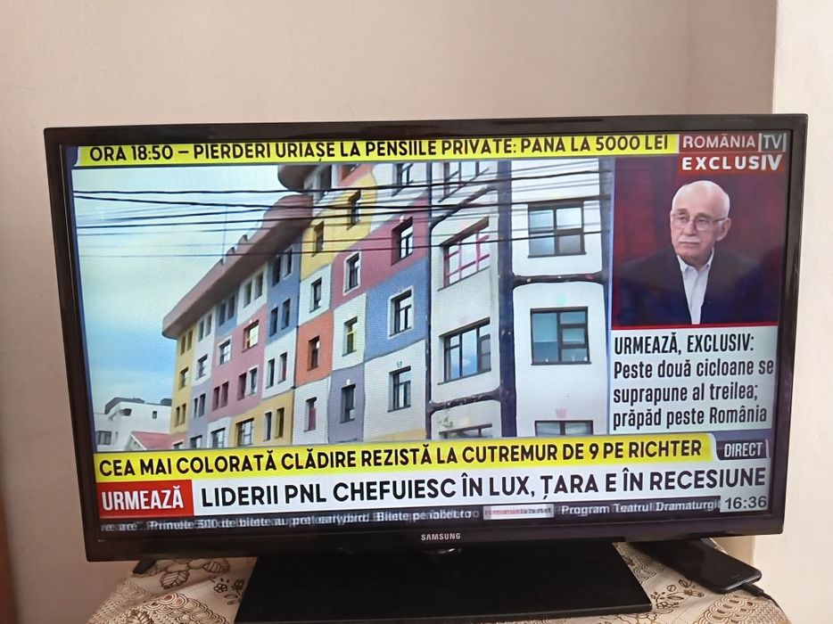 Televizor și telefon Samsung ambele