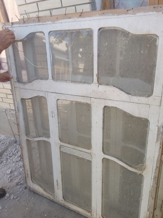 Eshik derazalar sotiladi