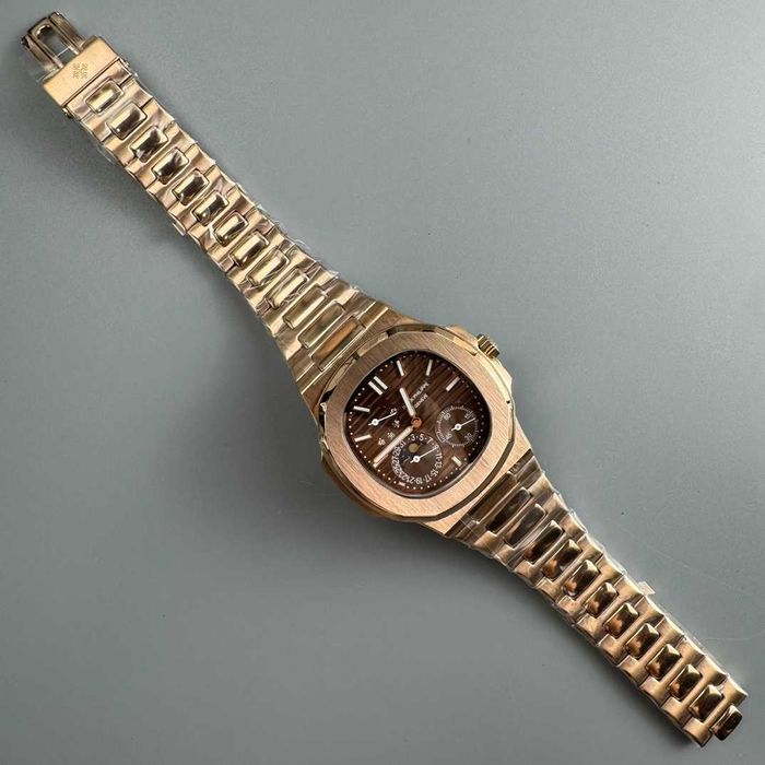 Patek Philippe Nautilus Brown 5712 cu mișcare automată