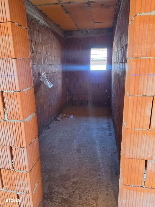 Casă la roșu în localitatea Cheriu