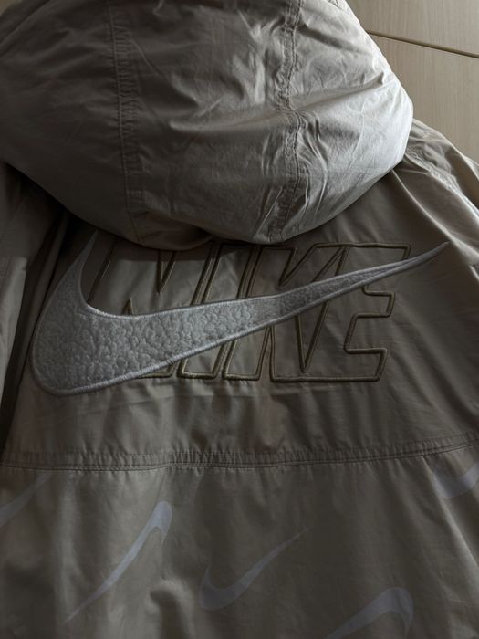 Продавам яке на марката Nike