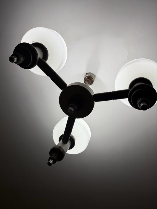 Продам люстру, вторая в подарок