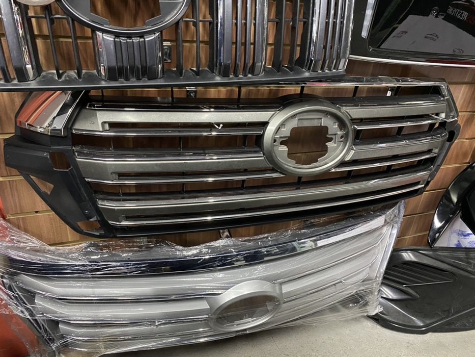 Решетка радиатор Land Cruiser 200 оргинал